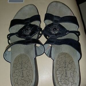 Bare Trap wedge black sandal, sz 9